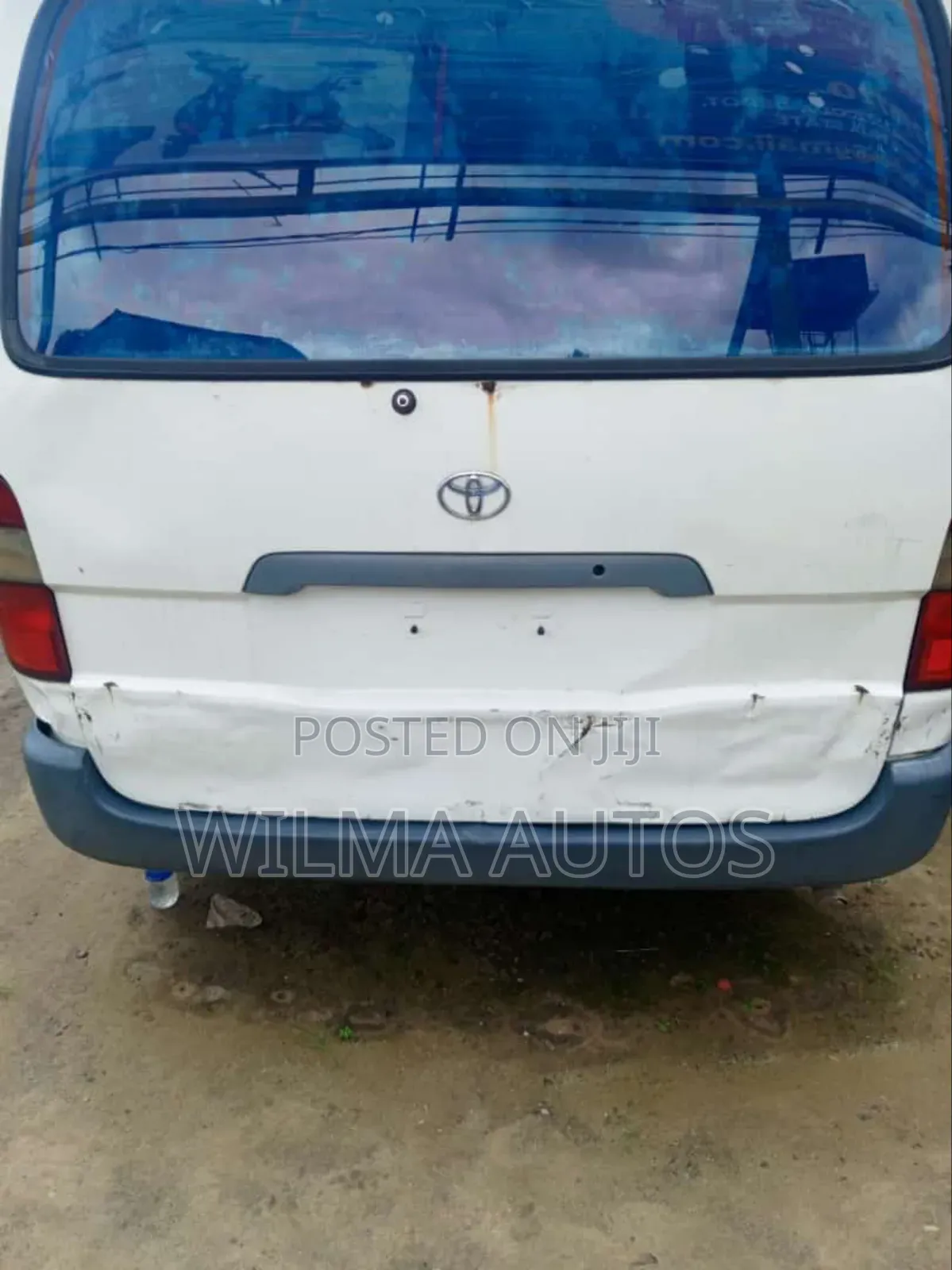 Toyota HiAce 2002 White