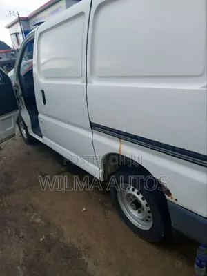 Toyota HiAce 2002 White