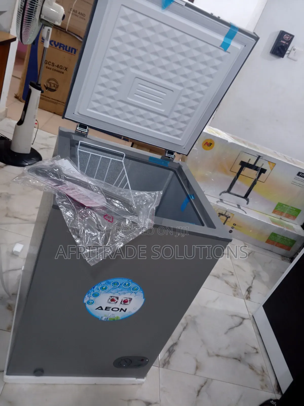 100l Aeon Freezer With Handle Grip