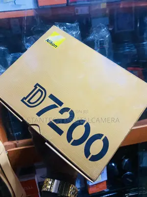 Nikon D7200 With 18-105mm Lens