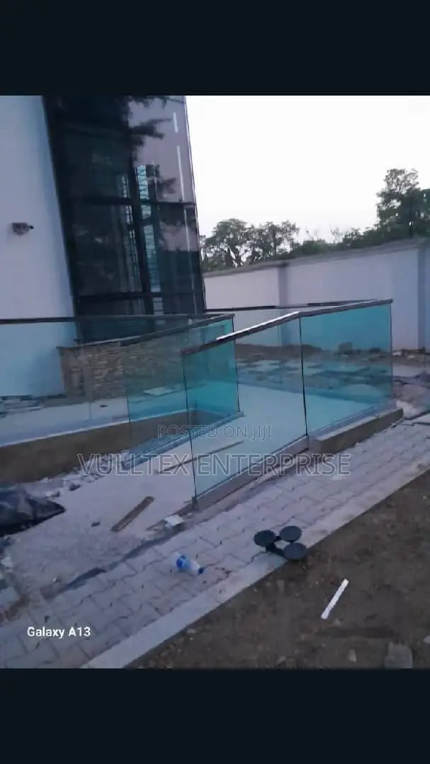 Glass Side Rail