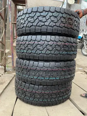 265/70 R 16 111T Toyo Tire Original Made in Japan