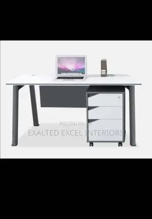 Elegant 1.4 Meter Office Table With 3-Step Drawers