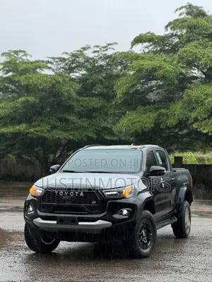 Photo - Toyota Hilux 2024 Black