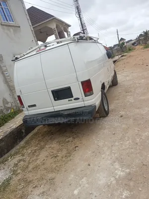Ford Econoline 2010 White