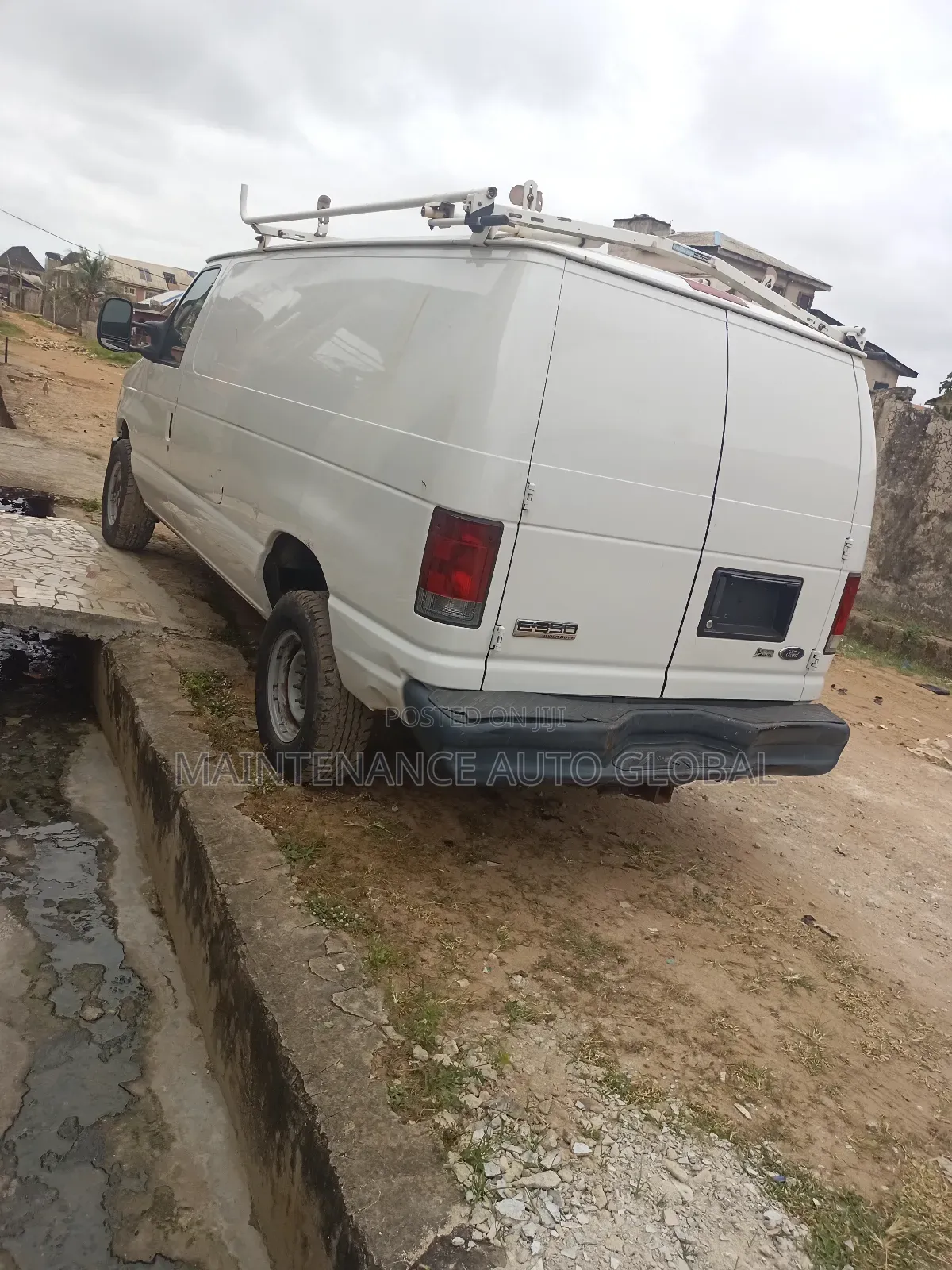 Ford Econoline 2010 White