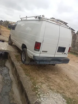 Ford Econoline 2010 White