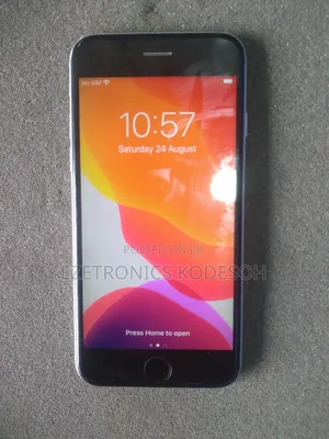 Photo - Apple iPhone 6s 16 GB Silver