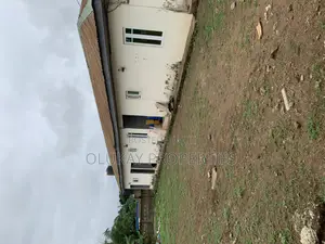Building Consisting of Self Con(2) R/P Self Con (2) 2bed (2)