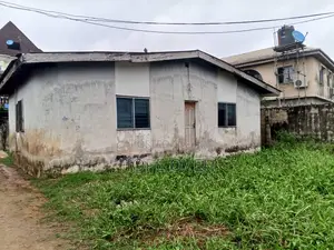 4bdrm House in By Chemist Bus/Stop for sale