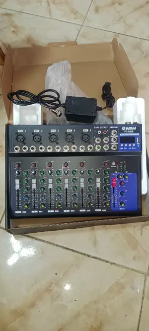 Yamaha 7 Channel Mixer