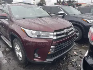 Photo - Toyota Highlander 2015