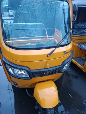 TVS King Cargo 2023 Yellow