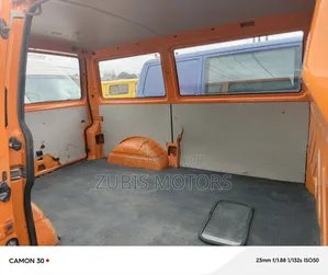 Volkswagen Transporter 2000 Orange