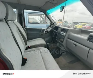 Volkswagen Transporter 2000 Red
