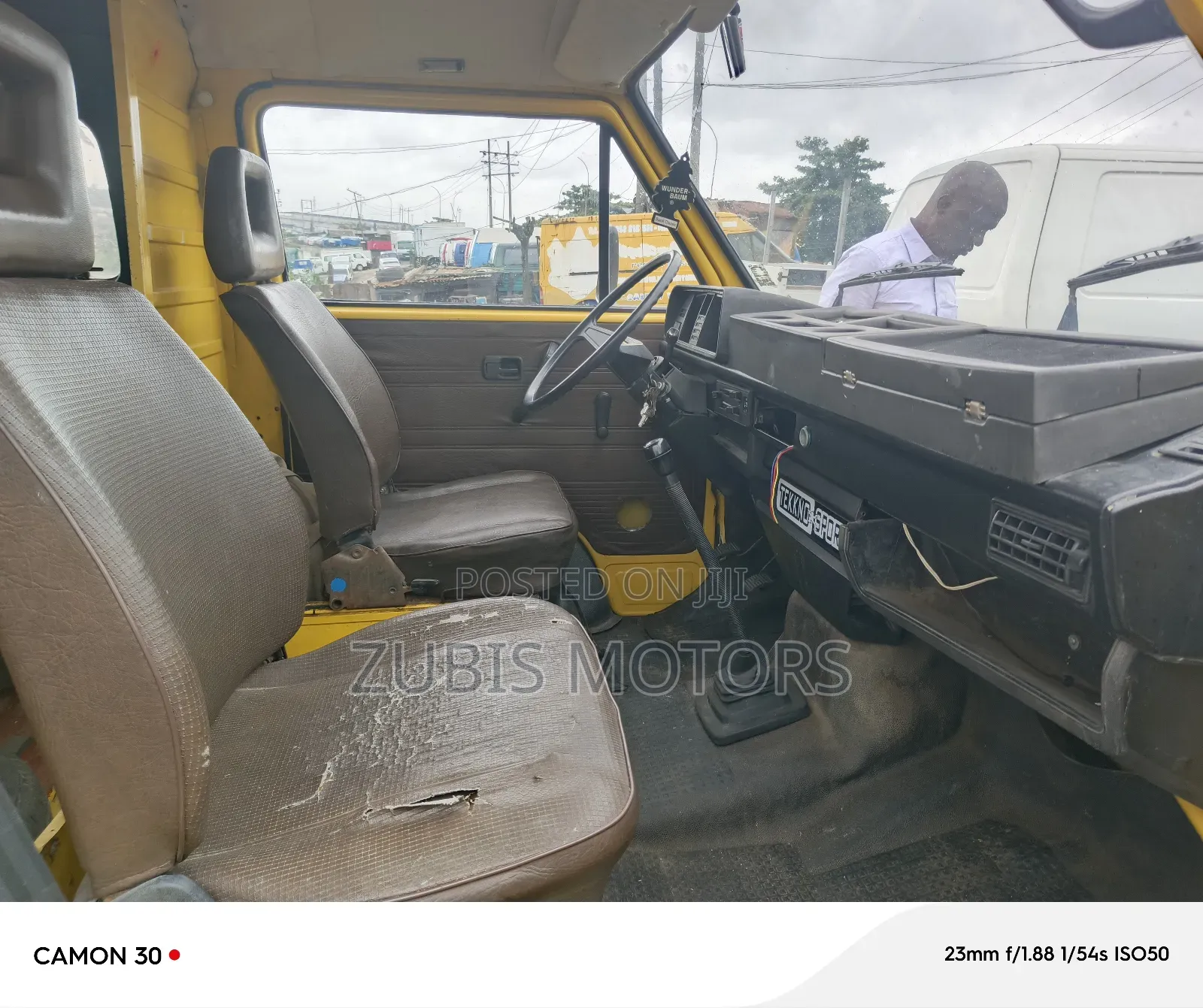 Volkswagen Transporter 2000 Yellow