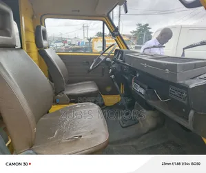 Volkswagen Transporter 2000 Yellow