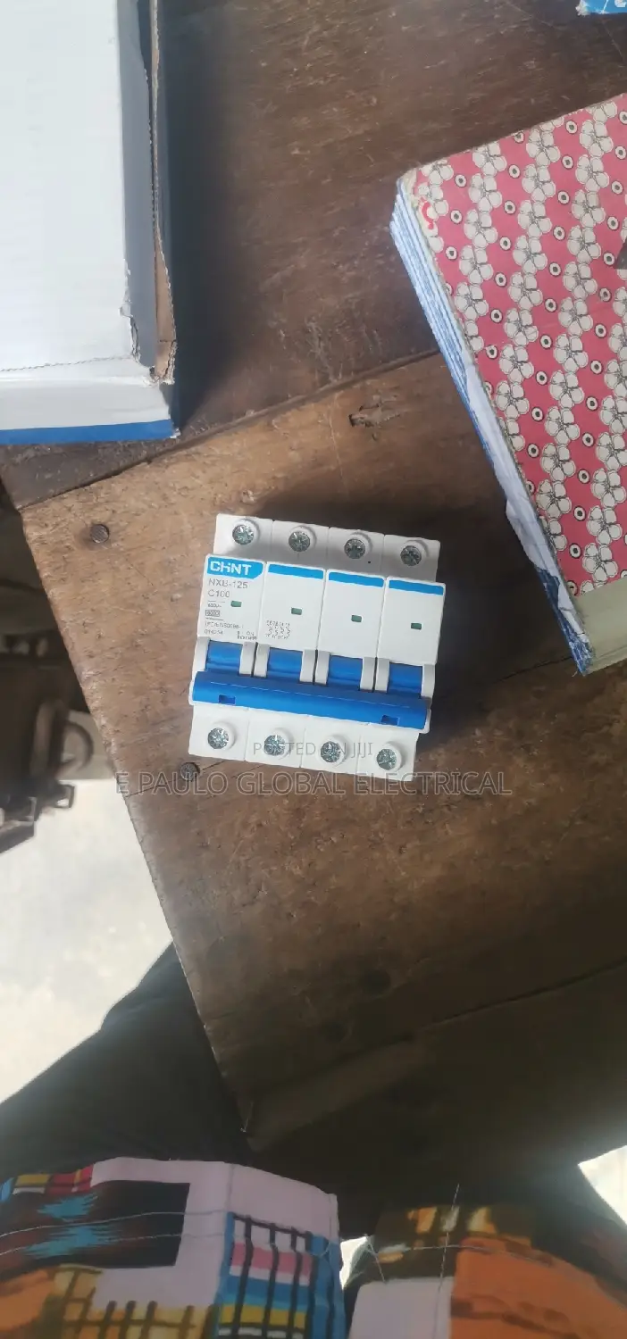 4pole Breaker