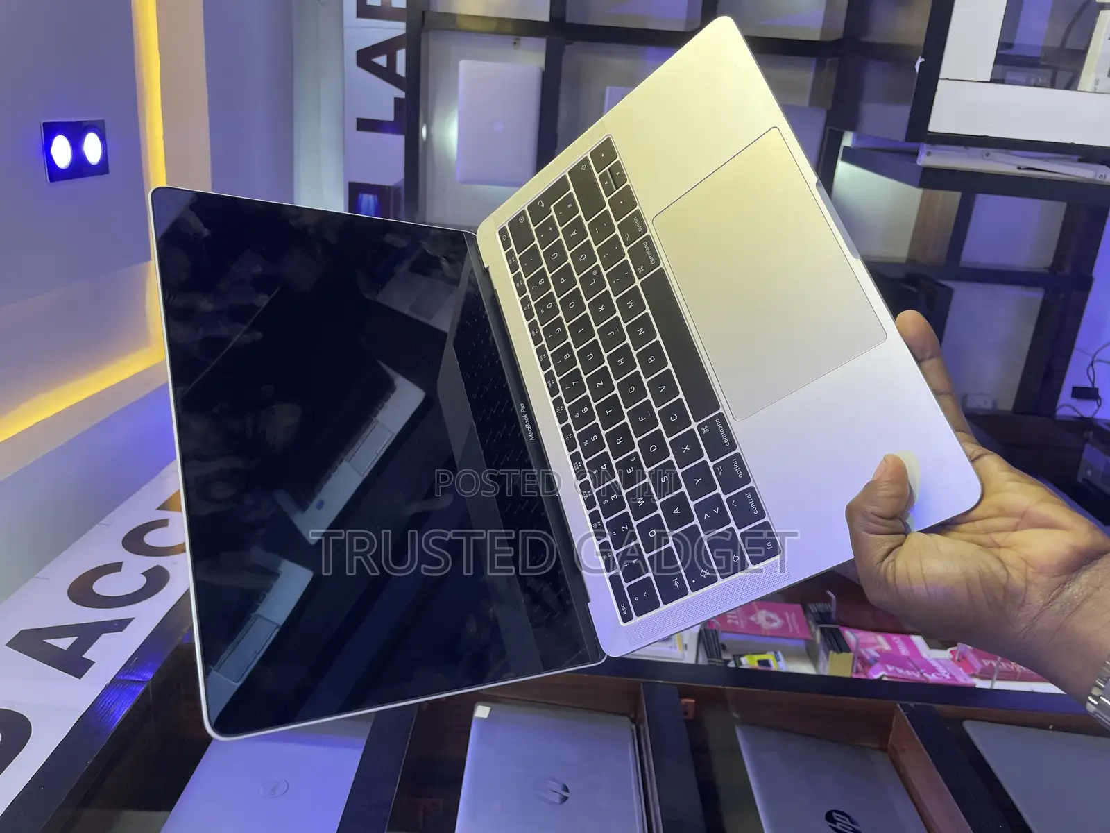 Laptop Apple MacBook Pro 2017 8GB Intel Core I5 SSD 256GB