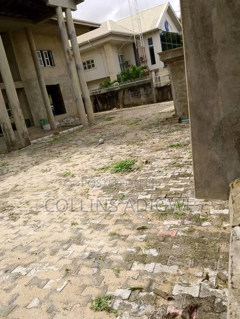 7 Bedroom Duplex Fully Detached