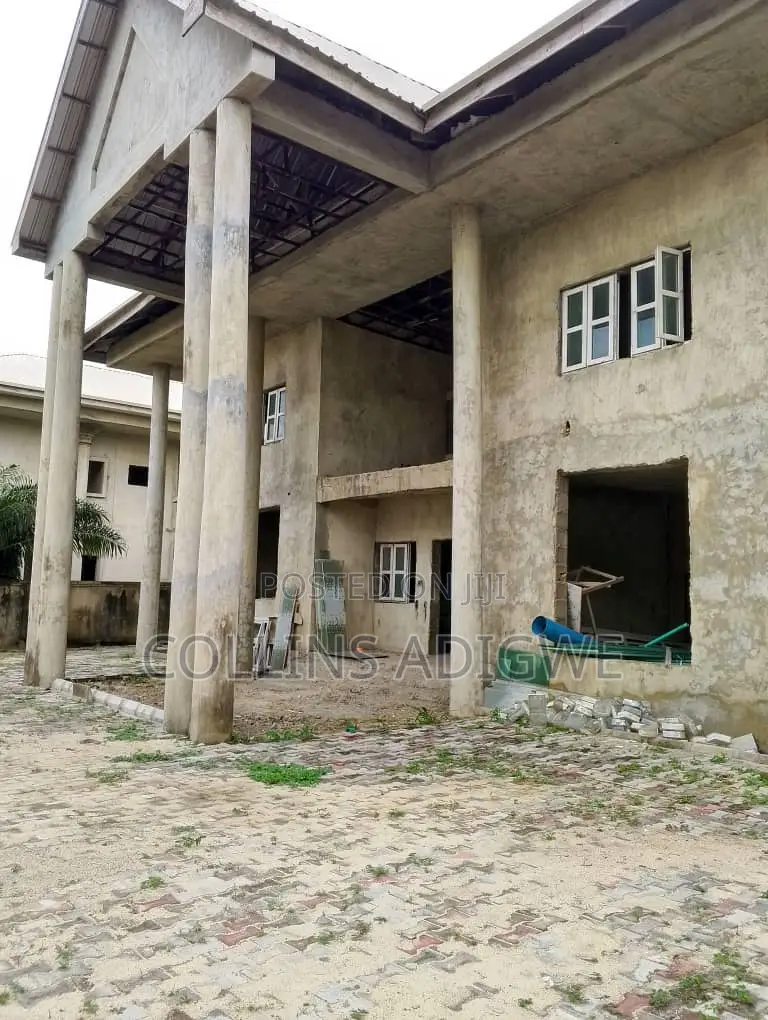 7 Bedroom Duplex Fully Detached