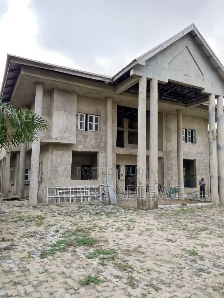 7 Bedroom Duplex Fully Detached