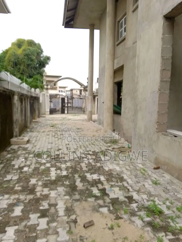 7 Bedroom Duplex Fully Detached