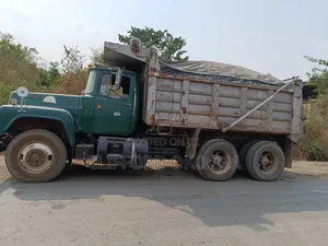 Black Iron Chippings Stone
