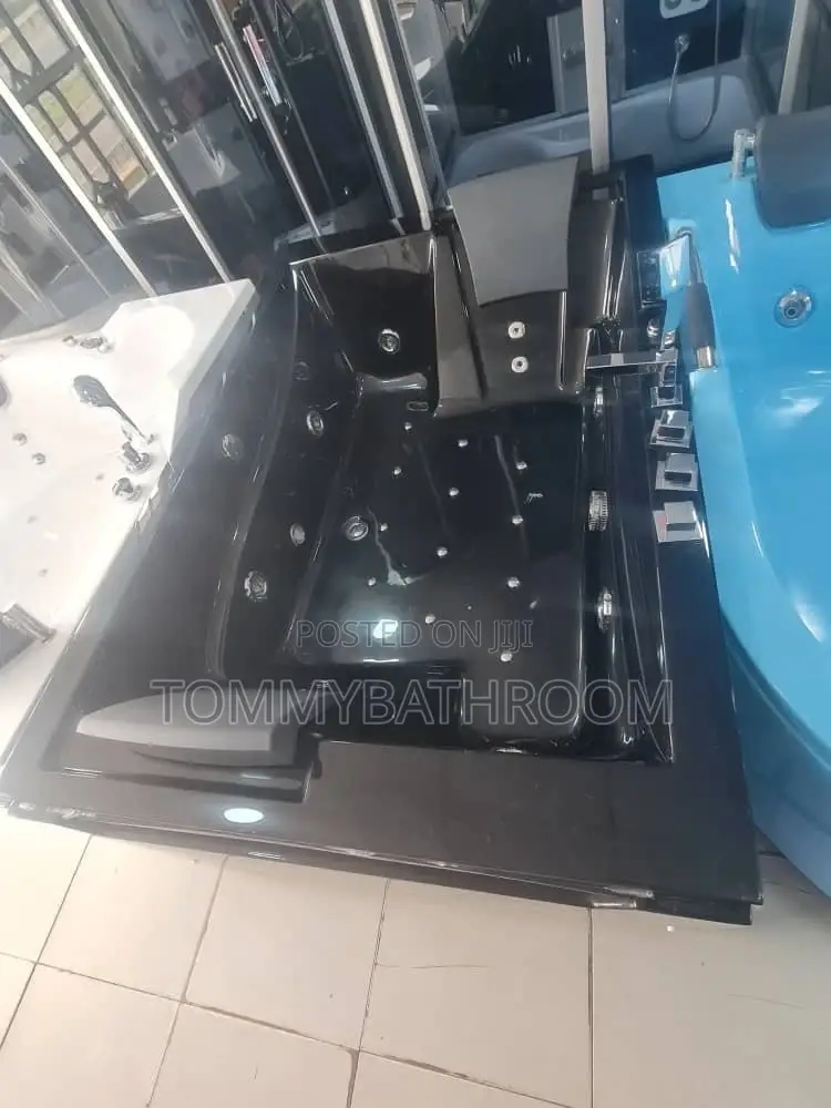 Black Double Jacuzzi