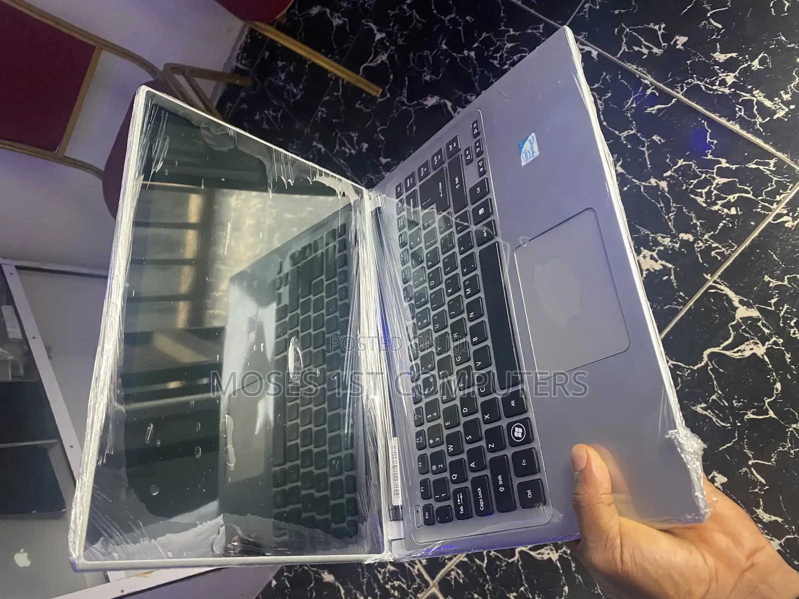 New Laptop Acer 4GB Intel HDD+SSD 320GB