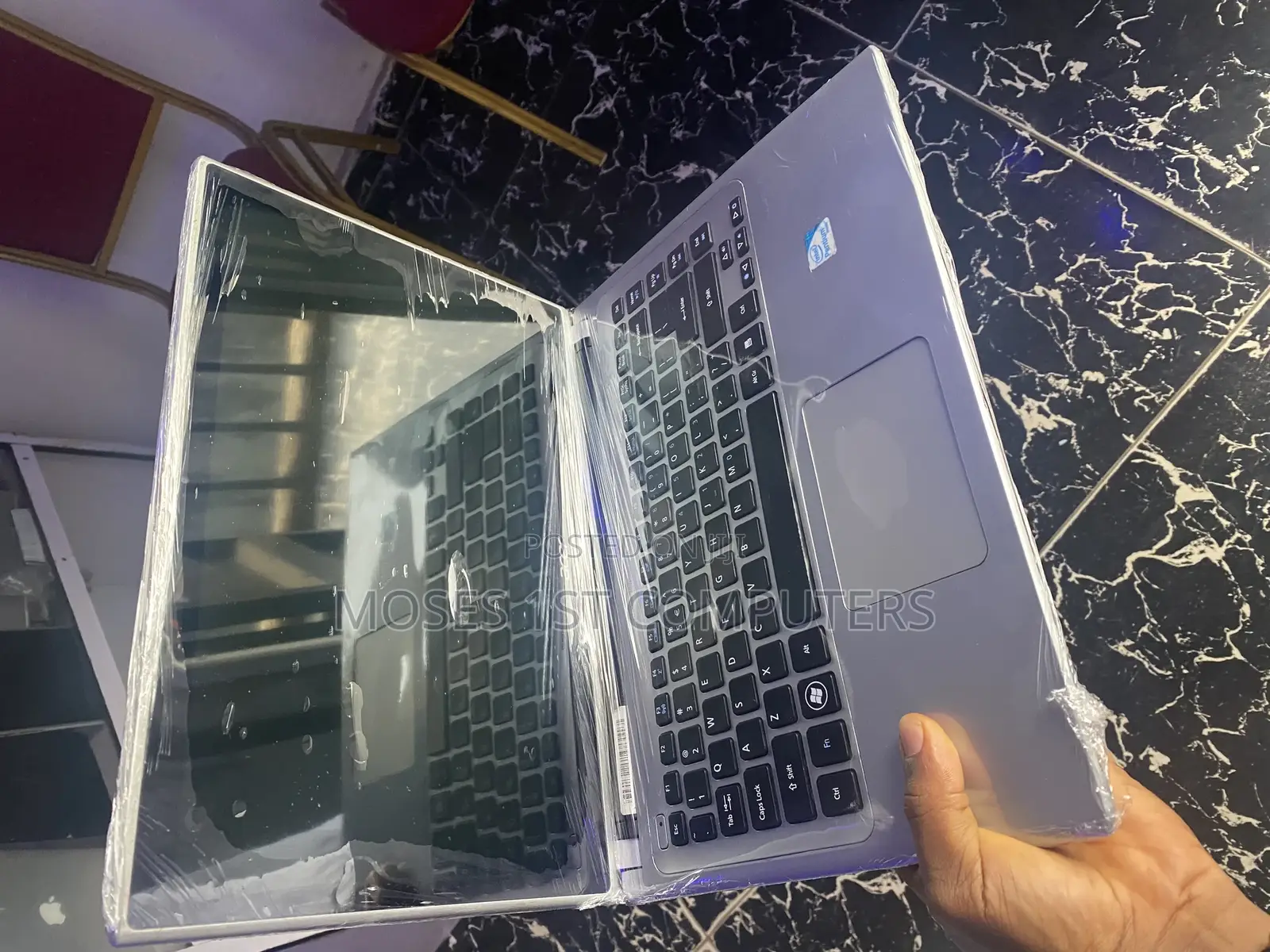 New Laptop Acer 4GB Intel HDD+SSD 320GB