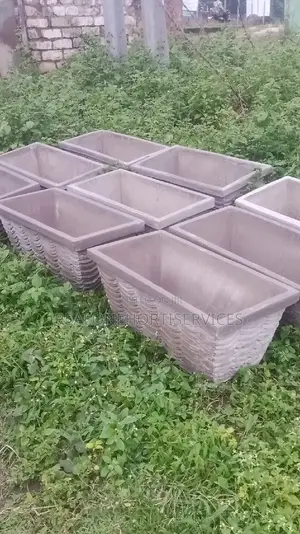 Size Matters: Giant Concrete Pots