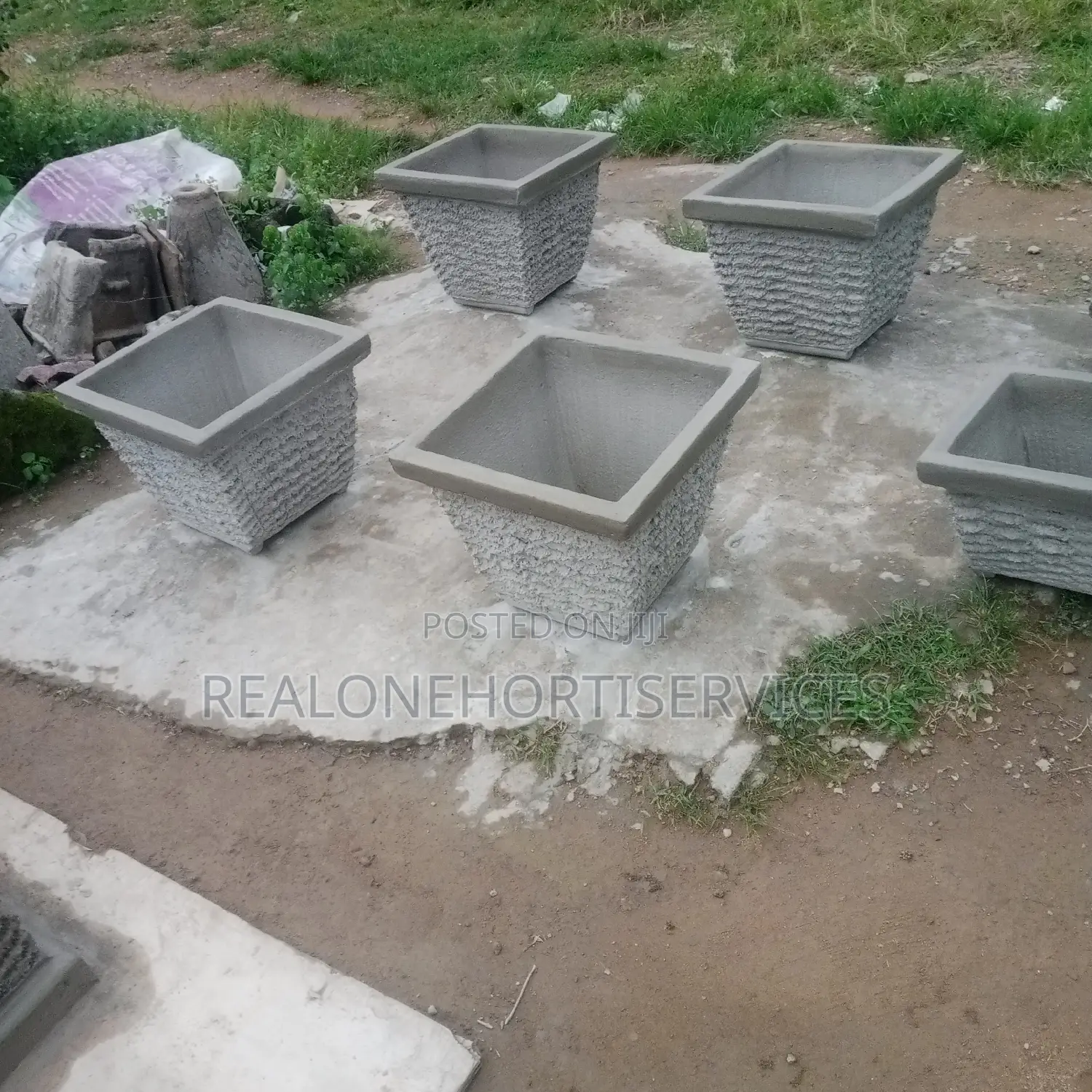 Size Matters: Giant Concrete Pots