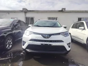 Toyota RAV4 LE FWD (2.5L 4cyl 6A) 2017 White