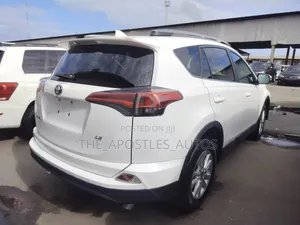 Toyota RAV4 LE FWD (2.5L 4cyl 6A) 2017 White