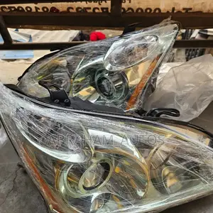 Set Brand New Headlamp for Lexus RX330 Available as Seen 