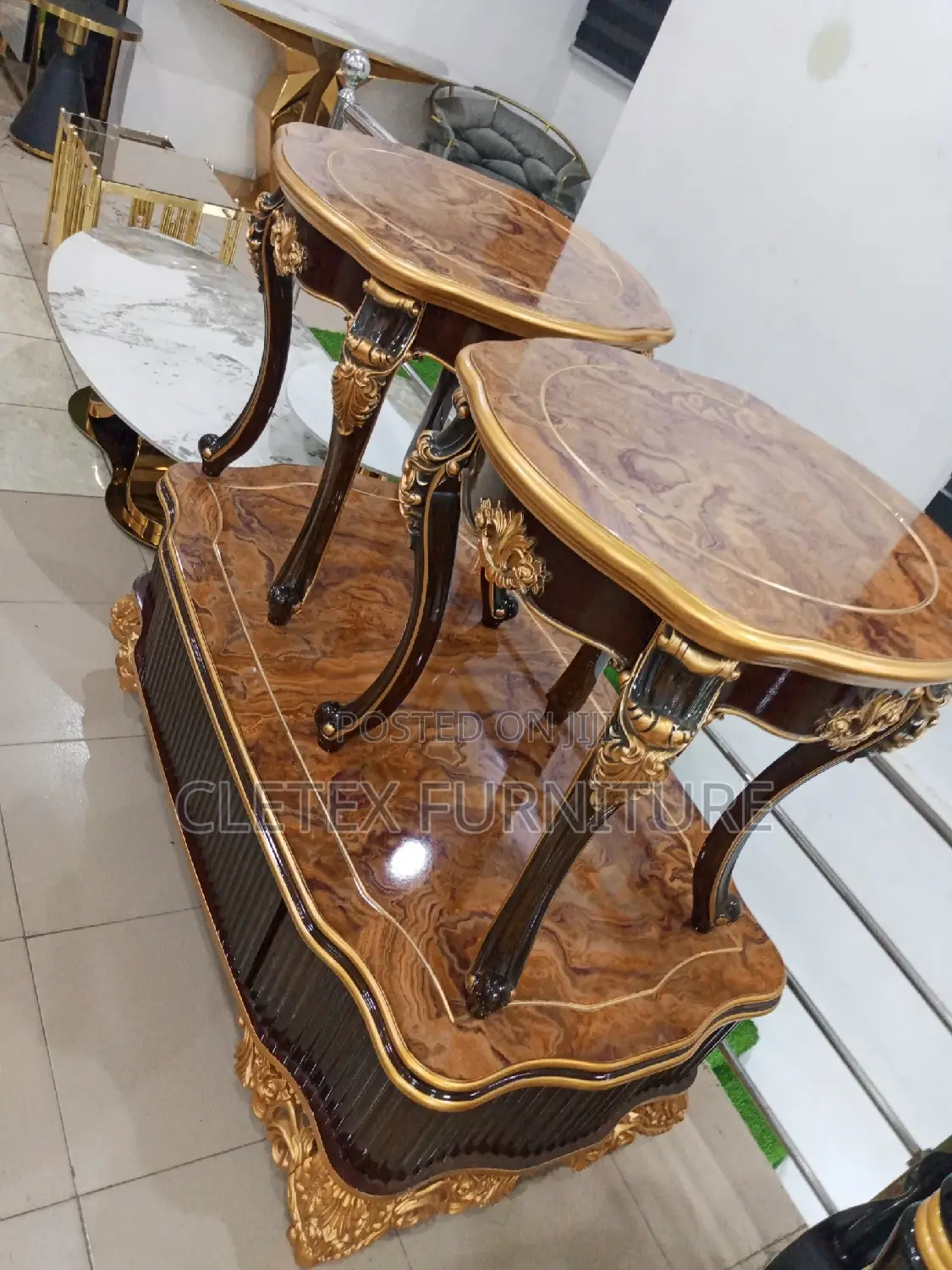 Royal Center Table With 2 Side Stools