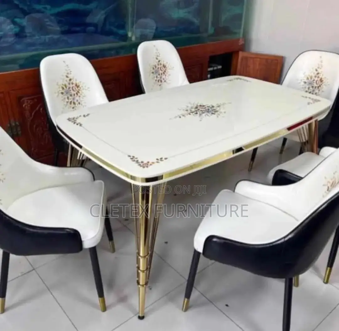 Quality Dining Table by 6 Seaters