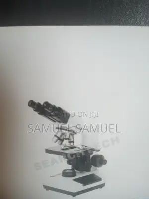Microscope With TRINOCULAR HEAD