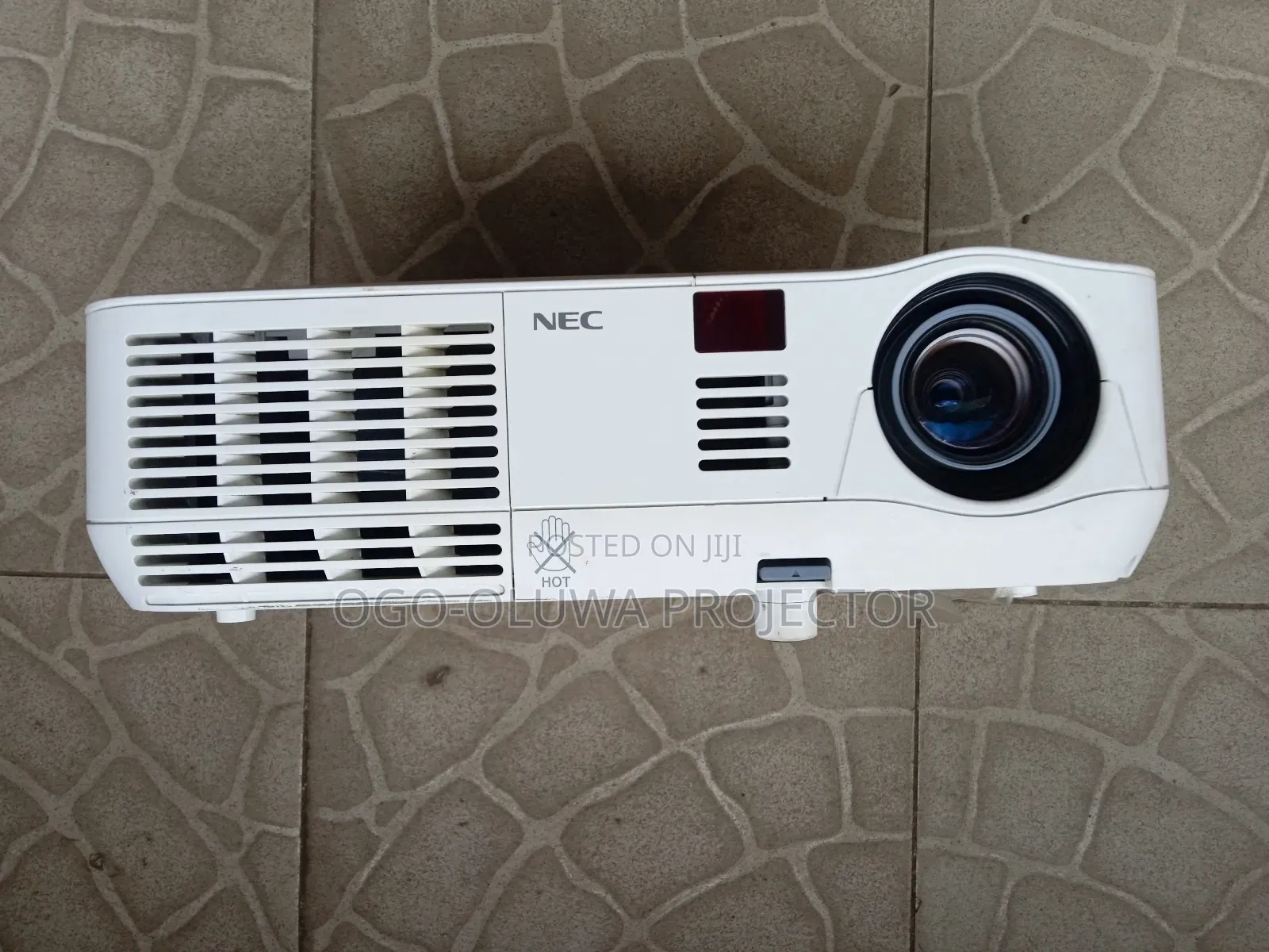 Sharp and Bright Projector With HDMI