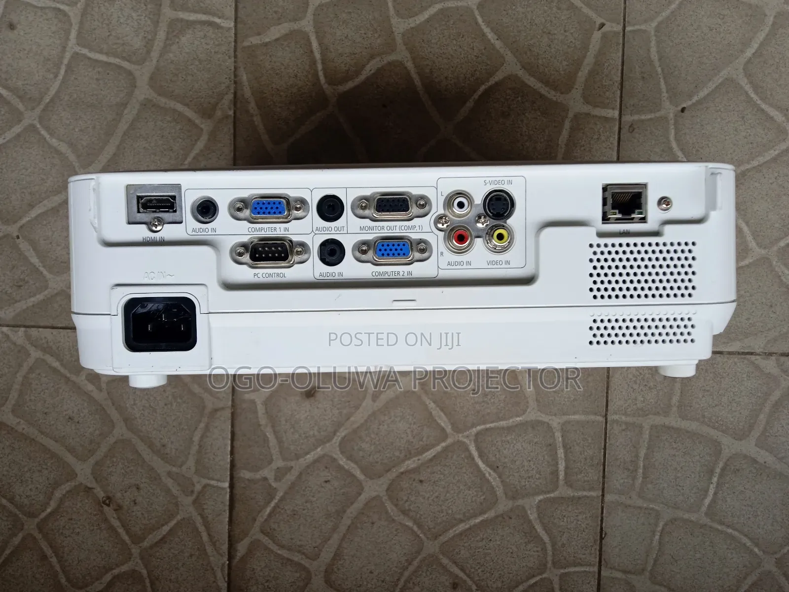 Sharp and Bright Projector With HDMI