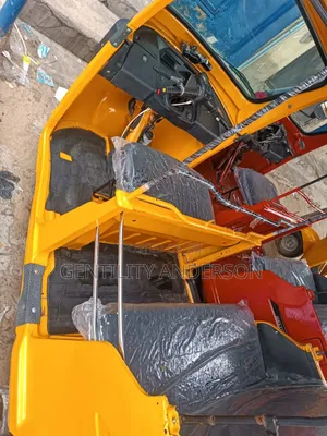 TVS King Cargo 2022 Yellow