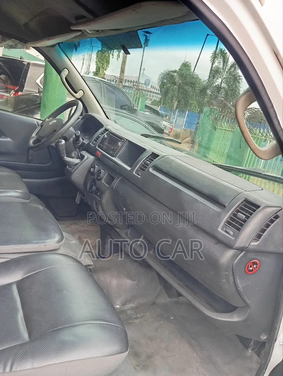 Toyota HiAce 2014 White