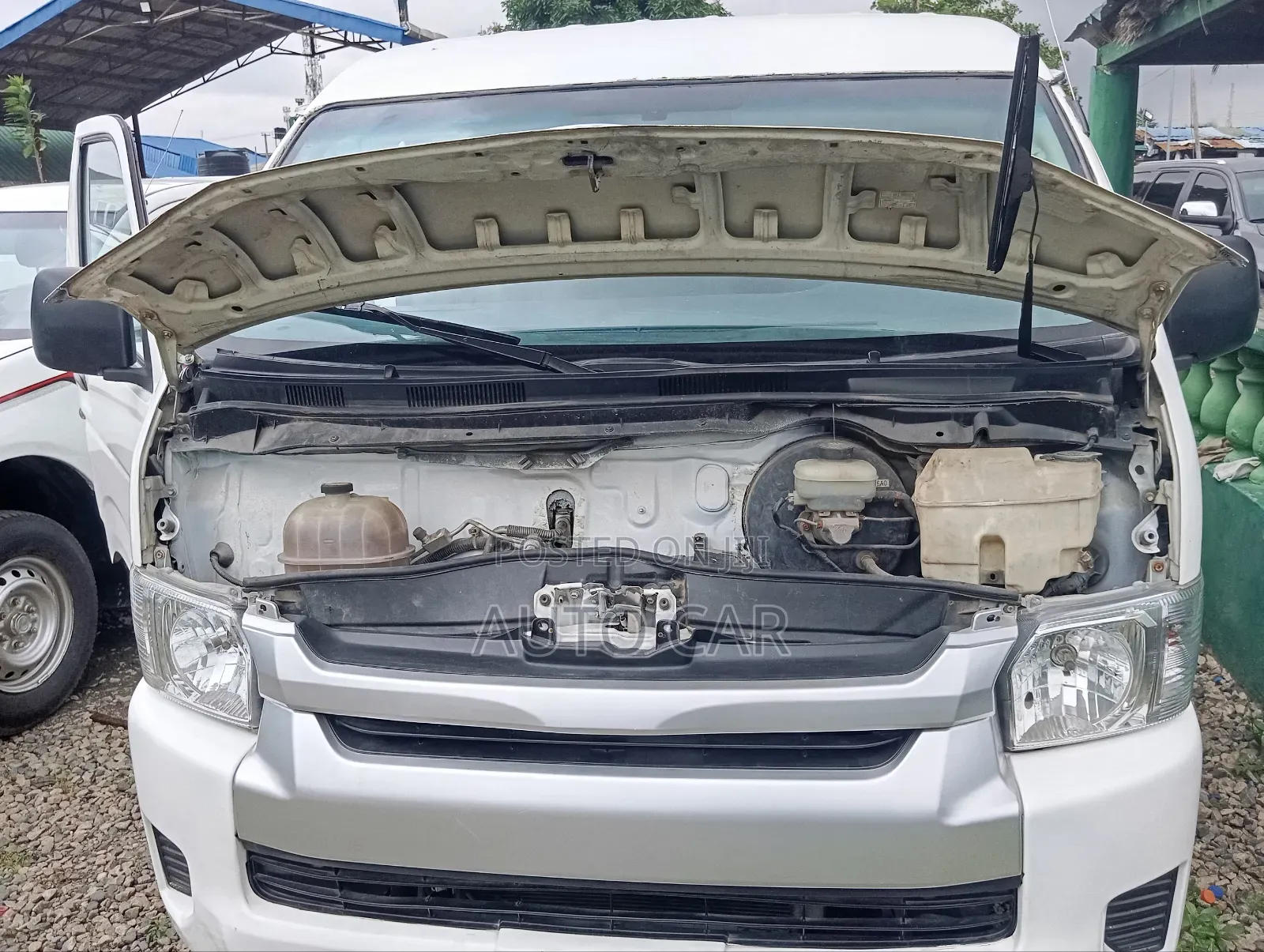 Toyota HiAce 2014 White