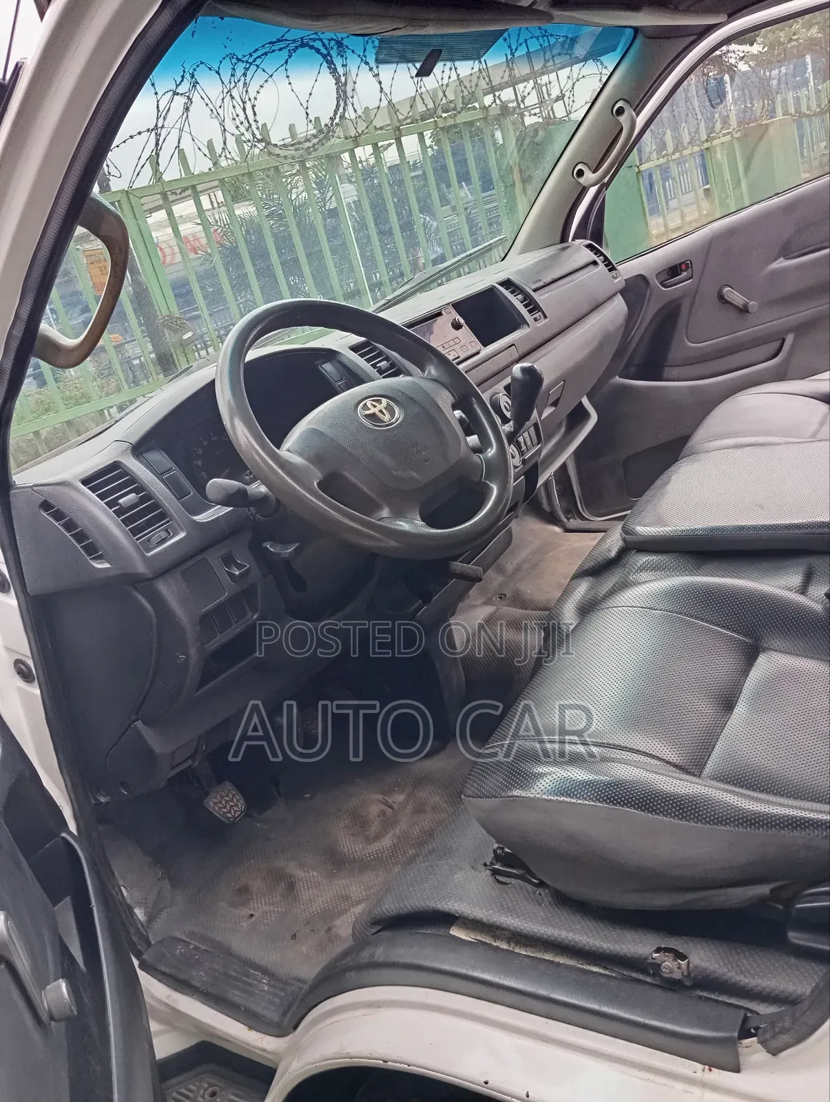 Toyota HiAce 2014 White