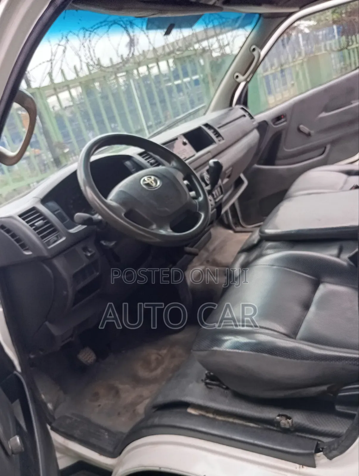 Toyota HiAce 2014 White