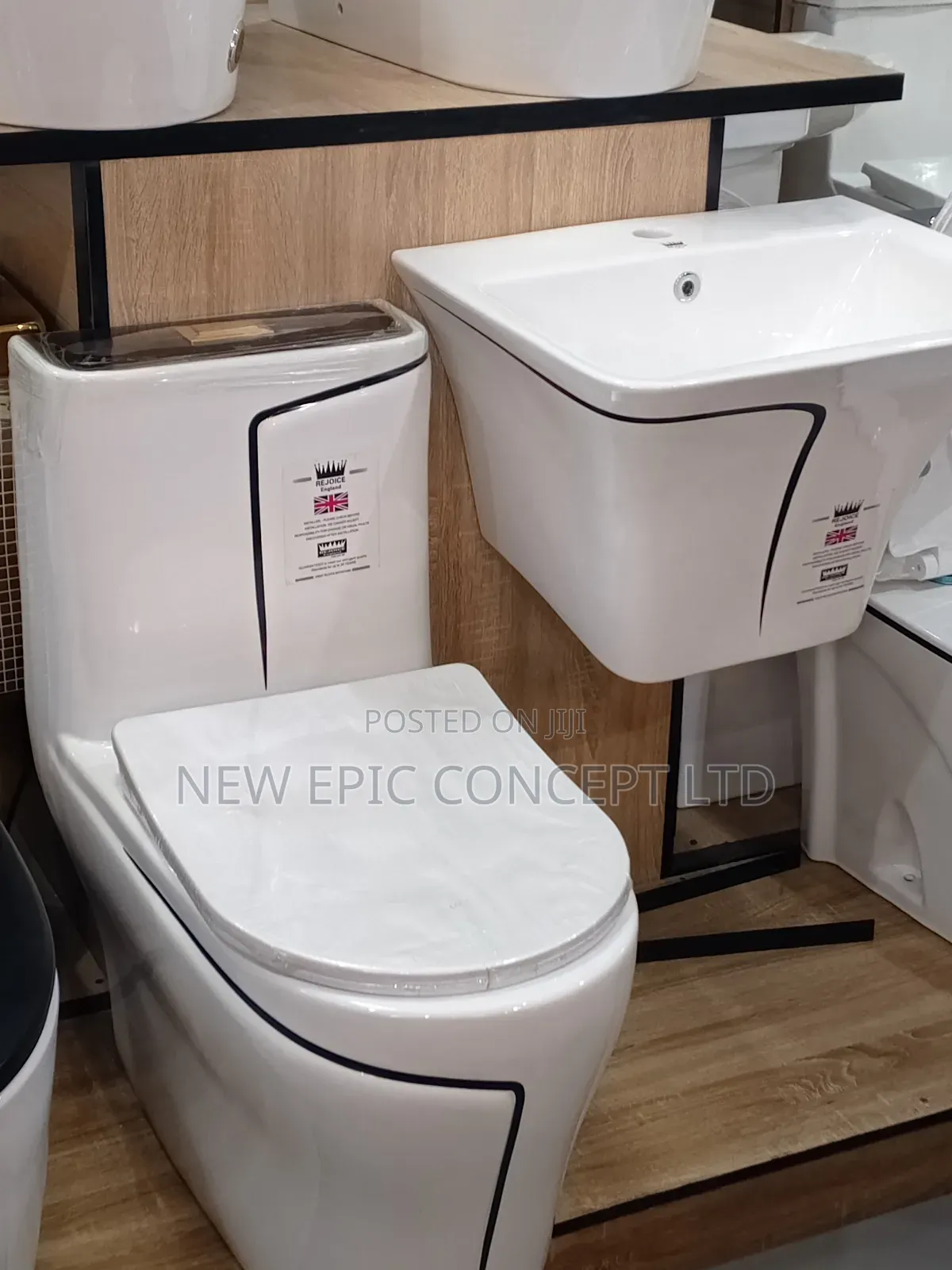 Executive Queen Toilet Set