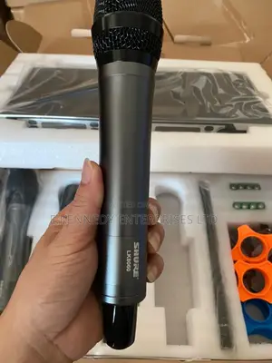 Professional Heavy Duty 4 Channels Shure Wireless Microphone