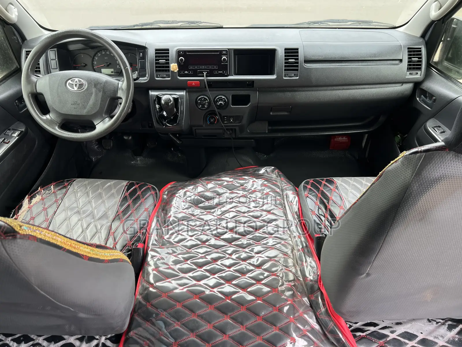 Toyota HiAce 2018 White