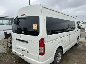 Toyota HiAce 2018 White